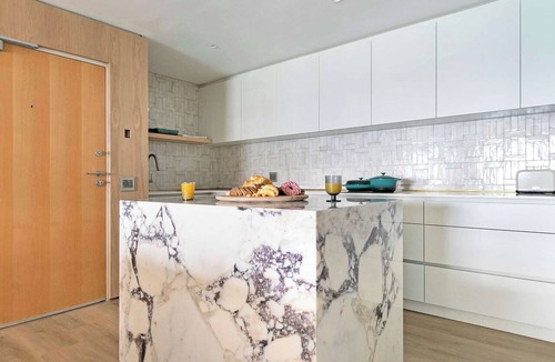 Clifton Apartment | Stunning Views, Short walk to Beach -Clifton Allure