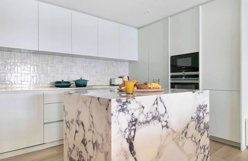 Clifton Apartment | Stunning Views, Short walk to Beach -Clifton Allure