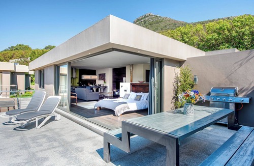 Hout Bay Apartment | Stylish Apartment with Endless Views & Privacy