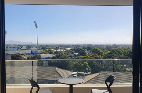Claremont Apartment | Stylish centrally located luxury apartment