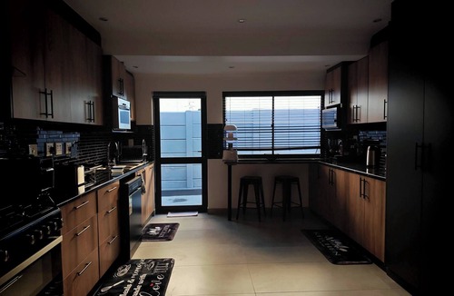 Flamingo Vlei House | Stylish Studio Room with Shared Pool Near Table View Beach