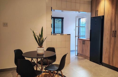 Flamingo Vlei House | Stylish Studio Room with Shared Pool Near Table View Beach