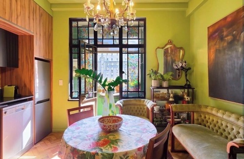 Cape Town City Centre Apartment | Stylish decorated and well positioned apartment in historical art deco building