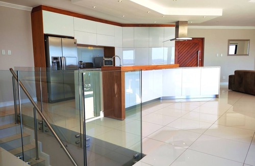 Mountainside House | Sugar Beach Penthouse - Central 3 Bedroom Sea View with Pool and large Verandas