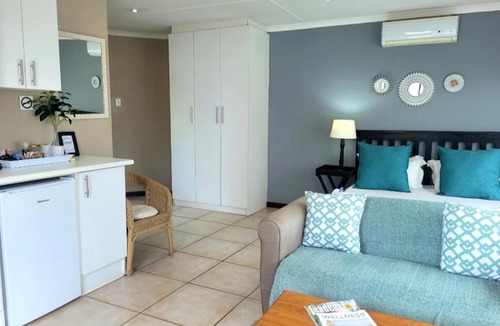 Beacon Bay Apartment | Suite 11- Deja' Blu Bed and Breakfast- East London