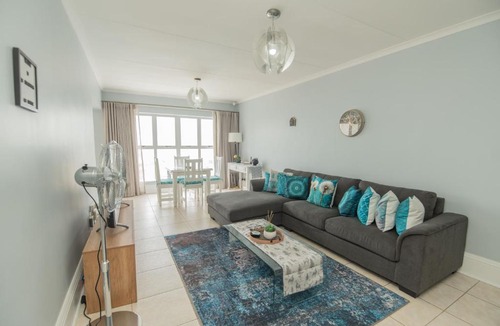 Pollok Beach Apartment | Summerseas Views