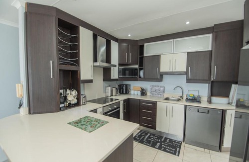 Pollok Beach Apartment | Summerseas Views