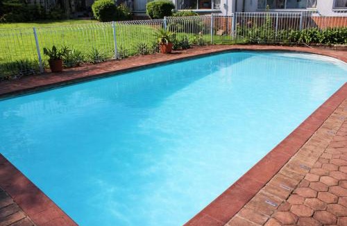 Constantia Kloof House | Sunlit Retreat Private Flatlet with Solar Power Pool Fast WiFi & Secure Parking