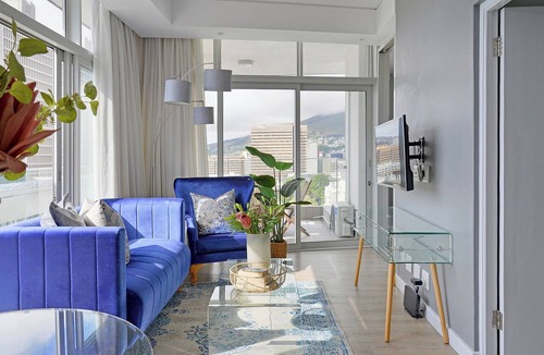 Cape Town City Centre Apartment | Sunny Corner Apartment with 180° Ocean, City & Mountain Views