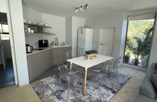 Scott Estate House | Sunny Spacious Mountain and Seaviews Walk everywhere