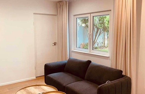 Greater Johannesburg Metropolitan Area Apartment | Swithins House – Peaceful 2-Bedroom in Johannesburg.