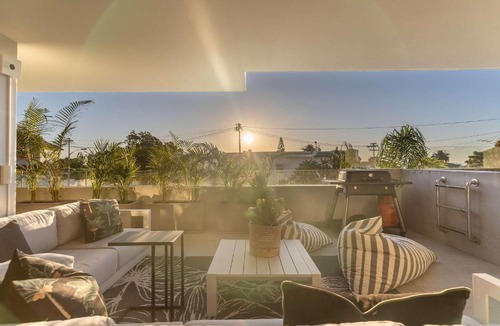 Camps Bay Apartment | Terrace Royale Apt Camps Bay - Walk to beach Pool