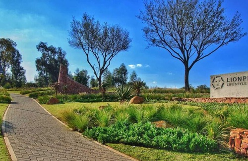 Greater Johannesburg Metropolitan Area Apartment | Terrific 2-bedroom Apartment in Upscale LionPride Estate