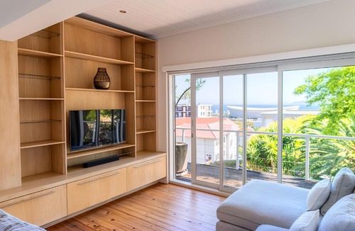 Green Point Apartment | The Atlantic Slope Table Mountain to Sea