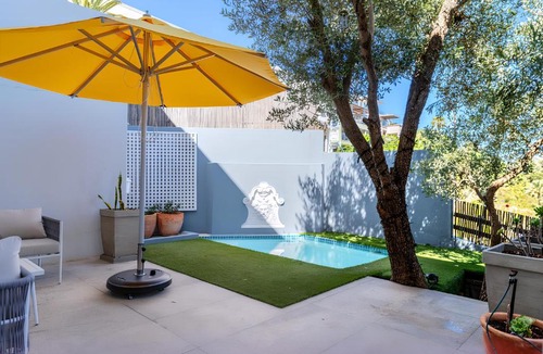 Green Point Apartment | The Atlantic Slope Table Mountain to Sea