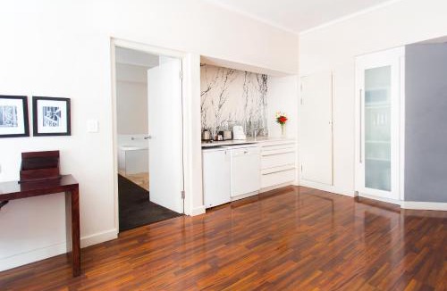 Cape Town City Centre Apartment | The Bijoux 3-2 No Load Shedding
