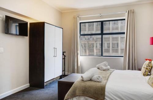 Cape Town City Centre Apartment | The Bijoux 6-2 No Load Shedding