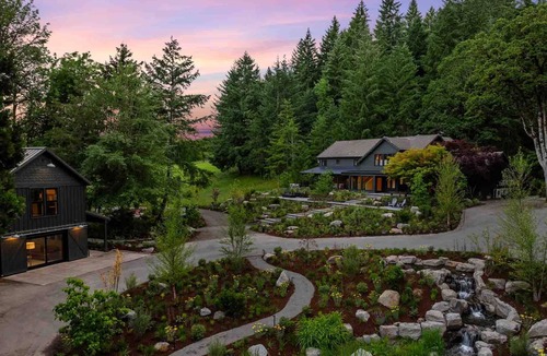Carlton House | The Carly Estate | Luxe Wine Country Experience w/2 Homes, Entire Lake, Trails & 21 Gorgeous Acres