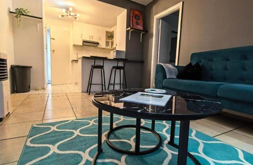 Three Anchor Bay Apartment | The Cozy Nook