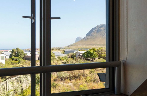 Pringle Bay House | The Dunes - Hot tub, Spacious, Sleeps 10