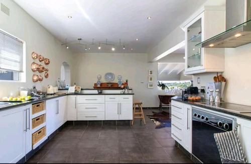 Rondebosch House | The Executive Stay