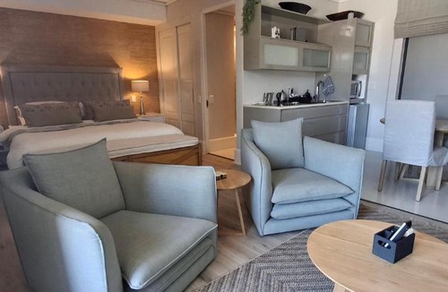 Knysna Central Apartment | The Gallery on Gray