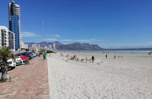 Firgrove Rural Apartment | The Jade Somerset West Beachfront Apartment with Pool & Mountain Views