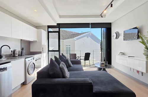 Kenilworth Apartment | The Kenilworth 1 Bedroom Balcony Apartment