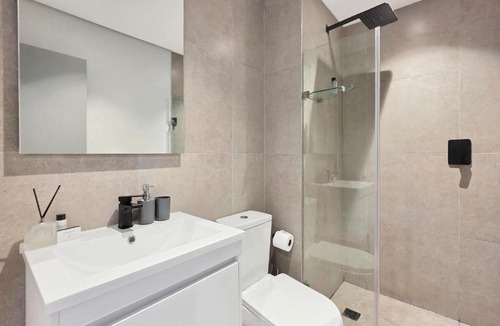 Kenilworth Apartment | The Kenilworth 1 Bedroom Balcony Apartment