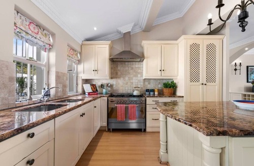 Fish Hoek Apartment | The Lookout 3 bedroom home in Fish Hoek