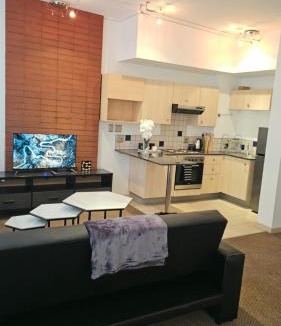 Downtown Johannesburg Apartment | The Orange Corner IIII At Mampungubwe Hotel