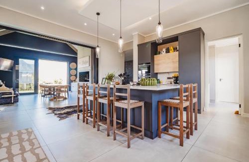 George Villa | The Ridge House Kingswood Golf Estate
