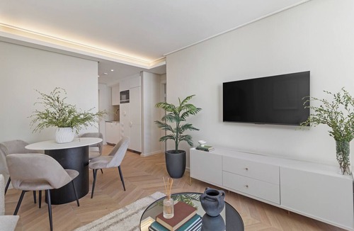 Cape Town Apartment | The Riviera Suite 309 Balcony, 100m to Promenade
