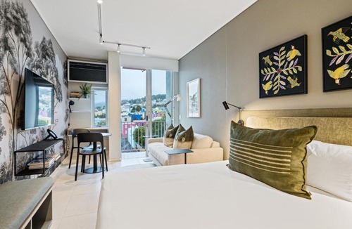 Bo'Kaap Apartment | The Rose 502 - City Centre Aprt with Rooftop Pool - FREE Daily Housekeeping