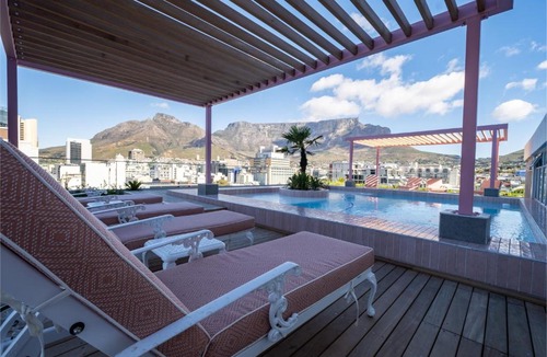 Bo'Kaap Apartment | The Rose207: Modern Corner Studio with Views