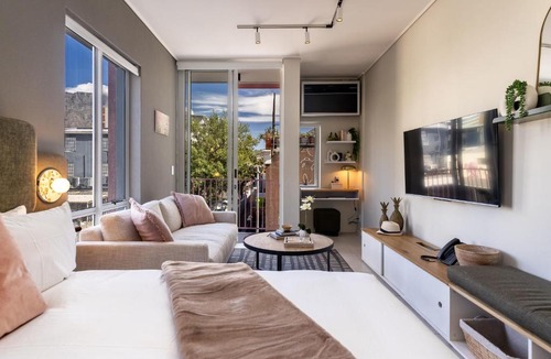 Bo'Kaap Apartment | The Rose207: Modern Corner Studio with Views