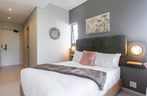 Bo'Kaap Apartment | The Rose207: Modern Corner Studio with Views