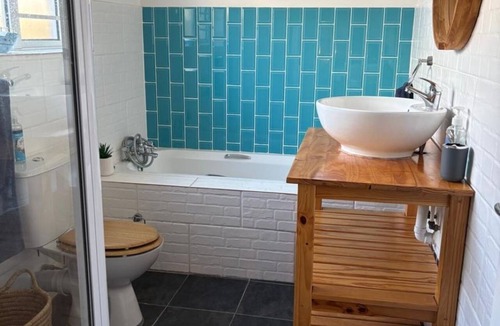 Jeffreys Bay House | The Salt Life – Spacious Coastal Holiday Home, 100m From the Beach