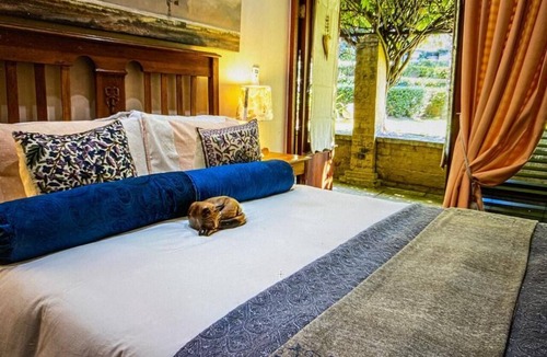 Newcastle Hotel | The Tuscan Garden Guesthouse