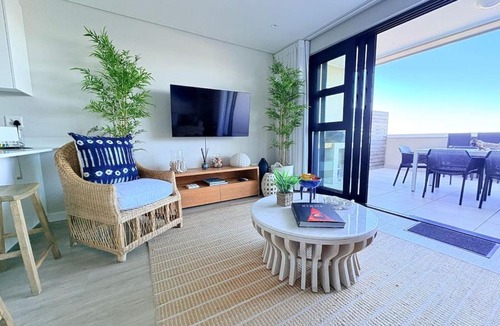 Hermanus City-Centre Apartment | The View