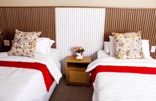 Ladysmith House | Townside-Estate Room9