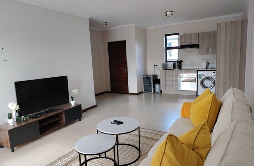 Greater Johannesburg Metropolitan Area Apartment | Tranquil 2-Bedroom Apartment in Jackal Creek Golf Estate