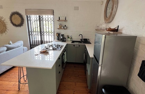 Constantia Cottage | Tranquil Garden Cottage with Stunning Vineyard-to-Mountain Views