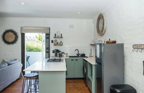 Constantia Cottage | Tranquil Garden Cottage with Stunning Vineyard-to-Mountain Views