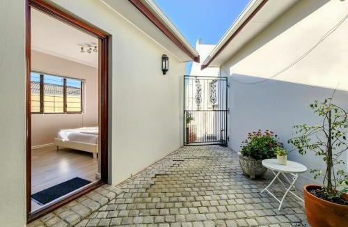 Kenridge Apartment | Tranquil Garden Cottage