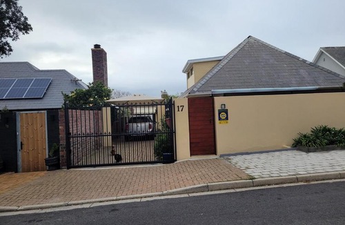 Fish Hoek Apartment | Treasure Trove - Stylish Mountain View Loft near Fish Hoek Beach