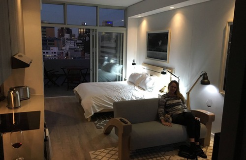 Cape Town City Centre Apartment | Trendy Studio; heart of the city; 5 min walk to restaurants, bars, art galleries