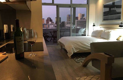 Cape Town City Centre Apartment | Trendy Studio; heart of the city; 5 min walk to restaurants, bars, art galleries