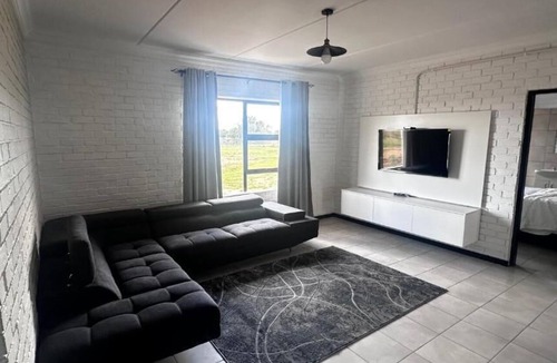 Bloemfontein House | Tshiamelo Guest Farm