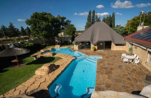 Westonaria Cabin | Tswingwana Guest Lodge